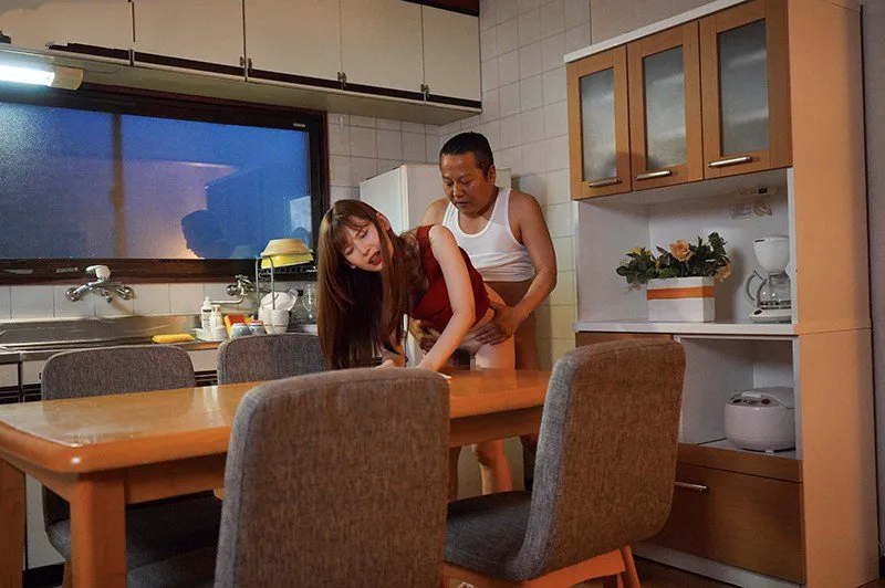 Con gái bị chồng yêu mới của mẹ xxx mỗi ngày, cho dù đã có người yêu