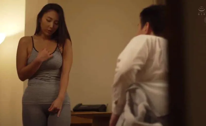 ông xã dẫn tiền bối cũ về nhà mà không biết là tình cũ của vợ