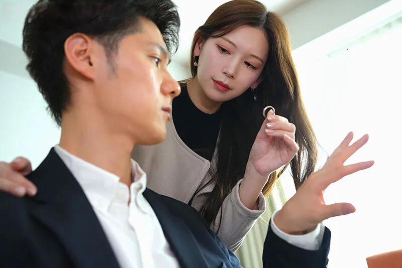 Bà xã đi đi chơi, chồng yêu ở nhà bị nhỏ em bà xã gạ chịch không trượt phát nào